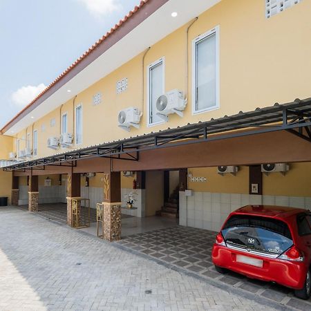 Reddoorz Syariah Near Rsud Dr Iskak Tulungagung Hotel Kedungwaru Ngoại thất bức ảnh