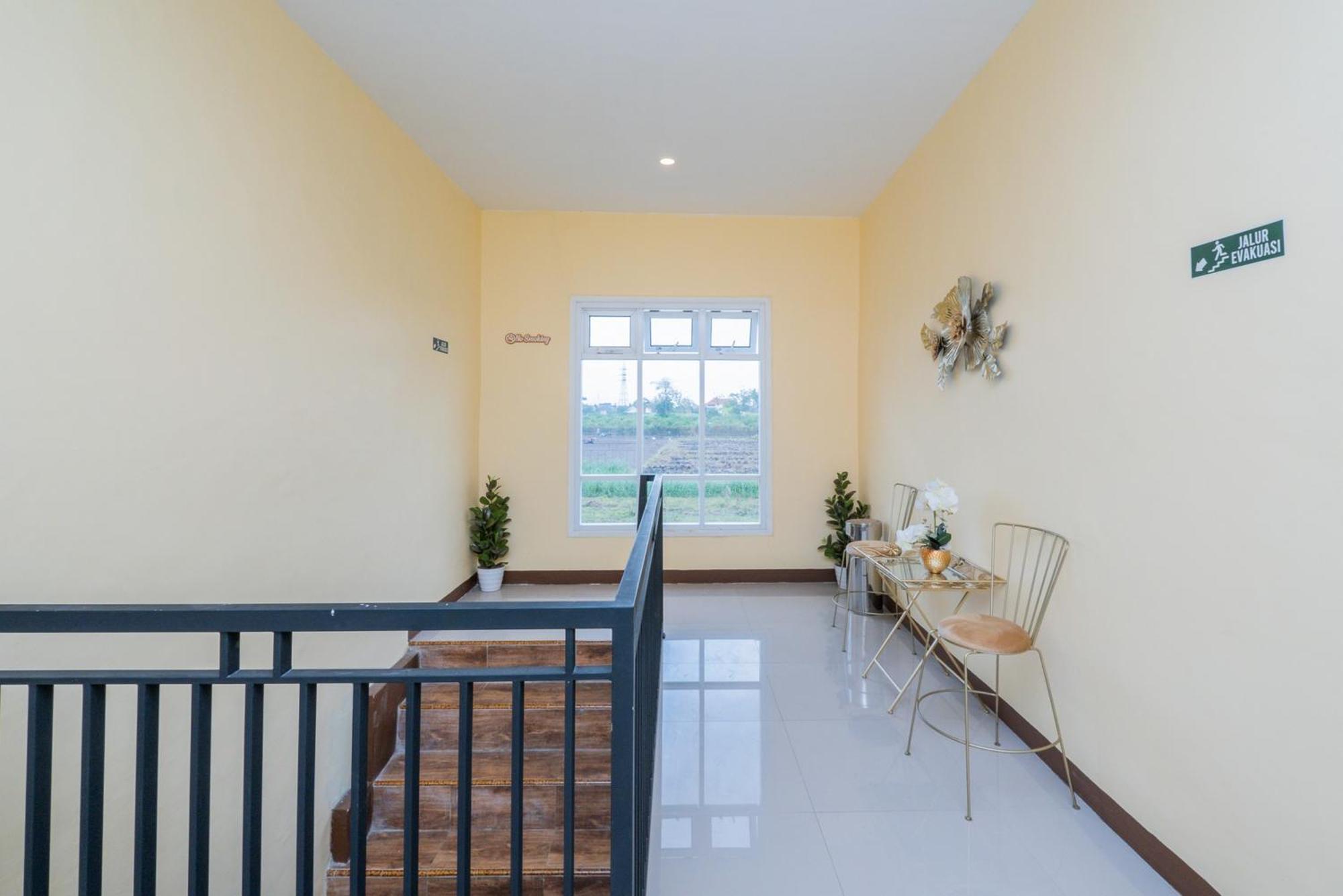 Reddoorz Syariah Near Rsud Dr Iskak Tulungagung Hotel Kedungwaru Ngoại thất bức ảnh