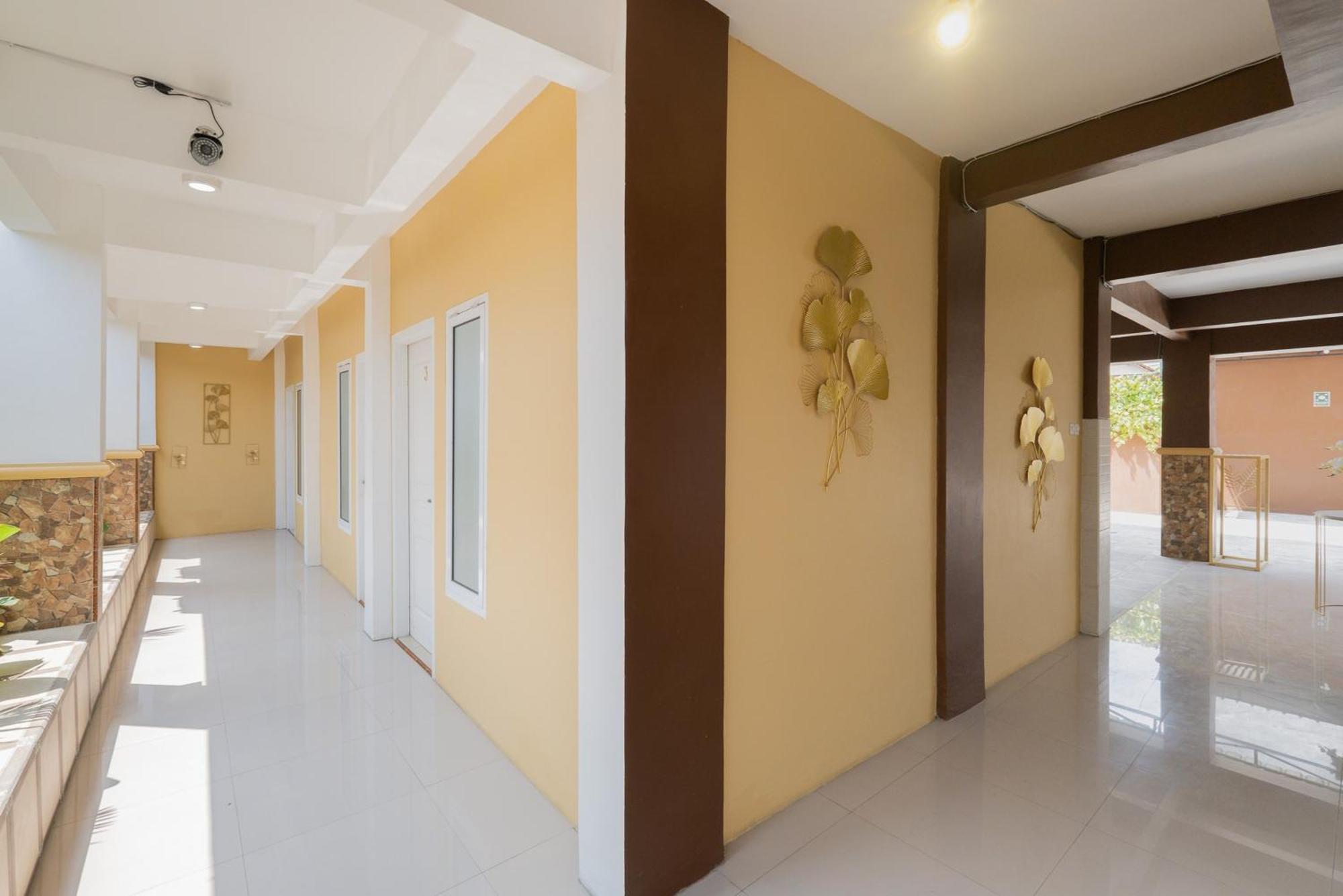 Reddoorz Syariah Near Rsud Dr Iskak Tulungagung Hotel Kedungwaru Ngoại thất bức ảnh