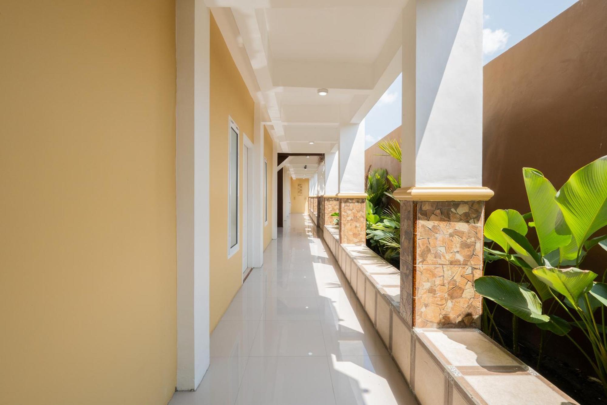 Reddoorz Syariah Near Rsud Dr Iskak Tulungagung Hotel Kedungwaru Ngoại thất bức ảnh