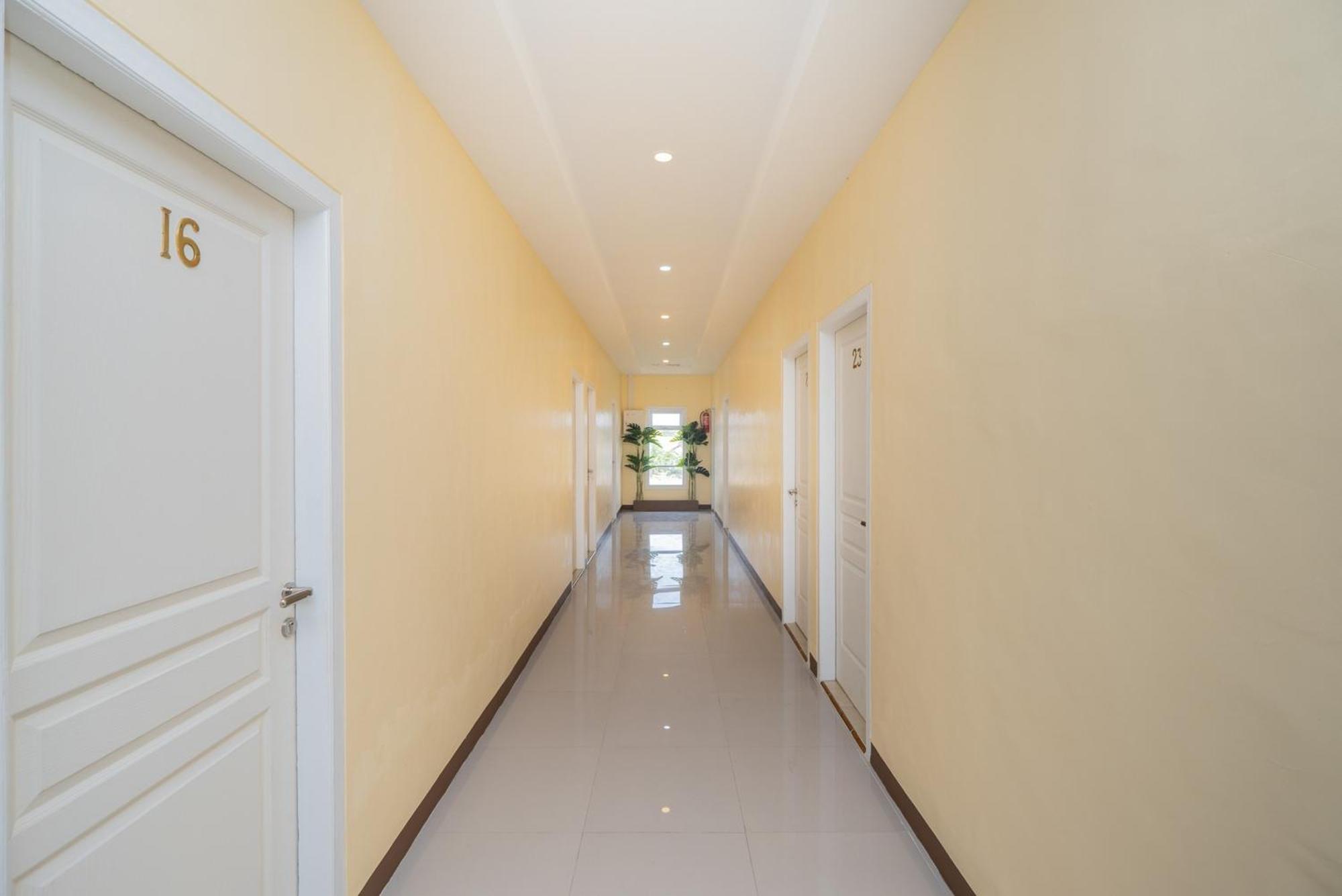 Reddoorz Syariah Near Rsud Dr Iskak Tulungagung Hotel Kedungwaru Ngoại thất bức ảnh