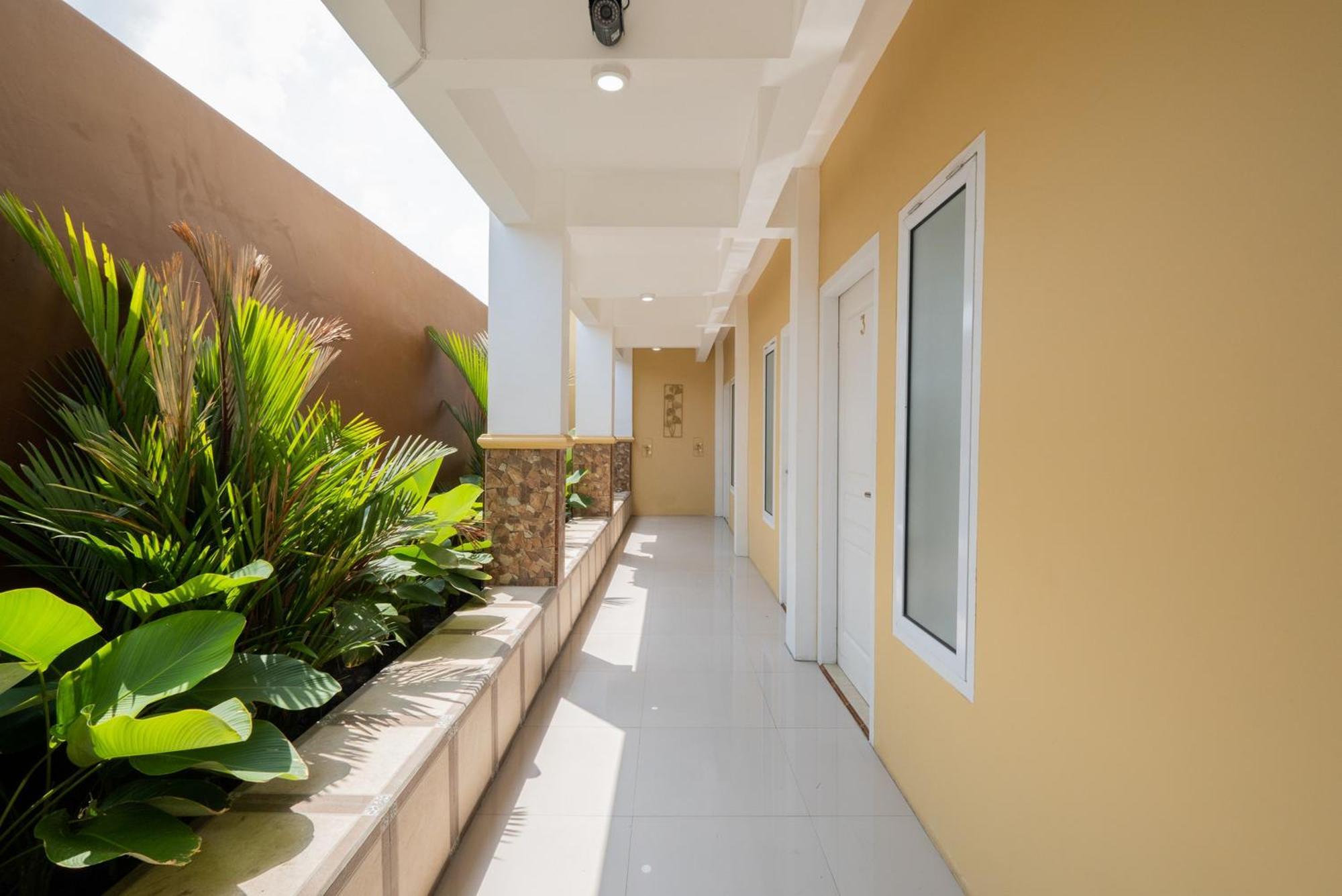 Reddoorz Syariah Near Rsud Dr Iskak Tulungagung Hotel Kedungwaru Ngoại thất bức ảnh