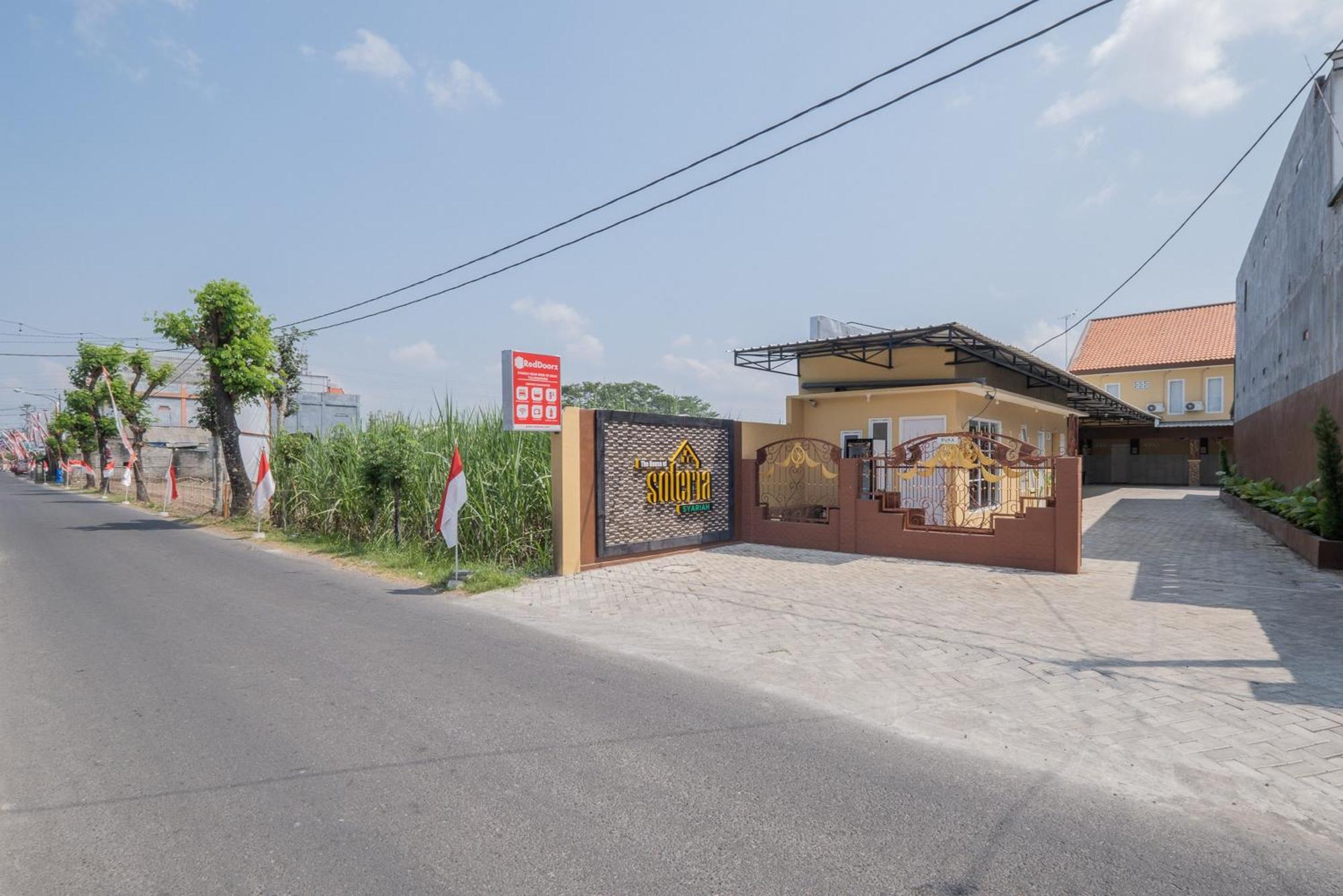 Reddoorz Syariah Near Rsud Dr Iskak Tulungagung Hotel Kedungwaru Ngoại thất bức ảnh