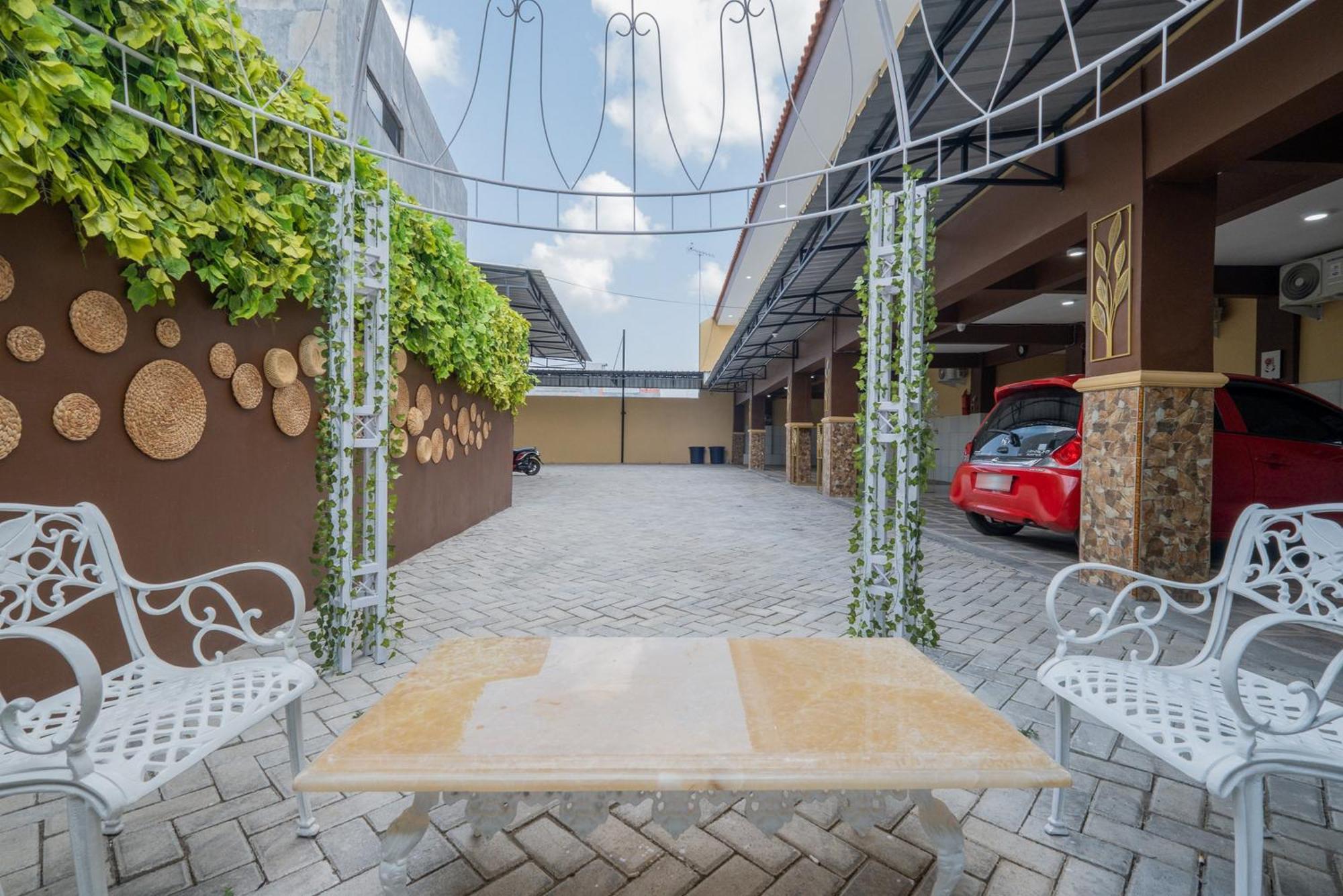 Reddoorz Syariah Near Rsud Dr Iskak Tulungagung Hotel Kedungwaru Ngoại thất bức ảnh