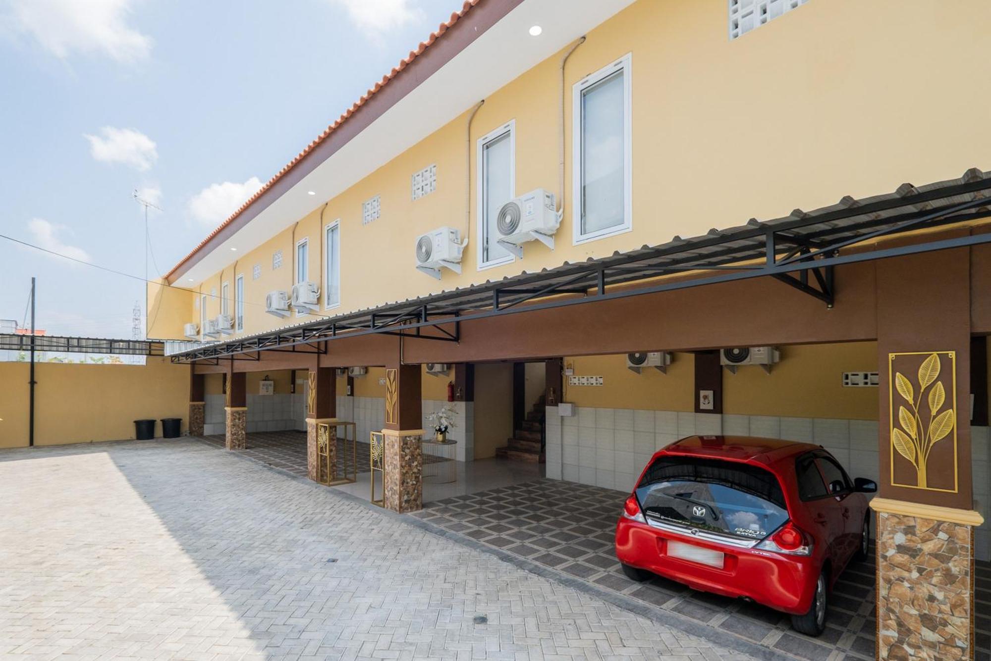 Reddoorz Syariah Near Rsud Dr Iskak Tulungagung Hotel Kedungwaru Ngoại thất bức ảnh