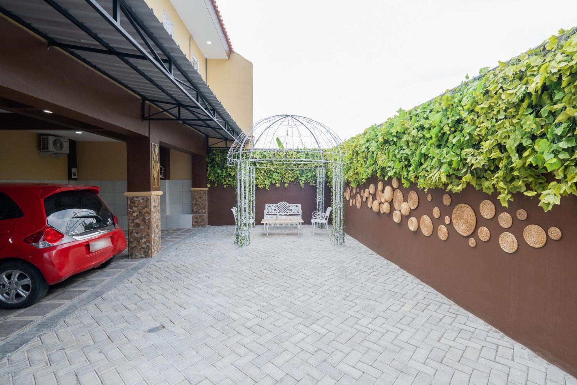 Reddoorz Syariah Near Rsud Dr Iskak Tulungagung Hotel Kedungwaru Ngoại thất bức ảnh