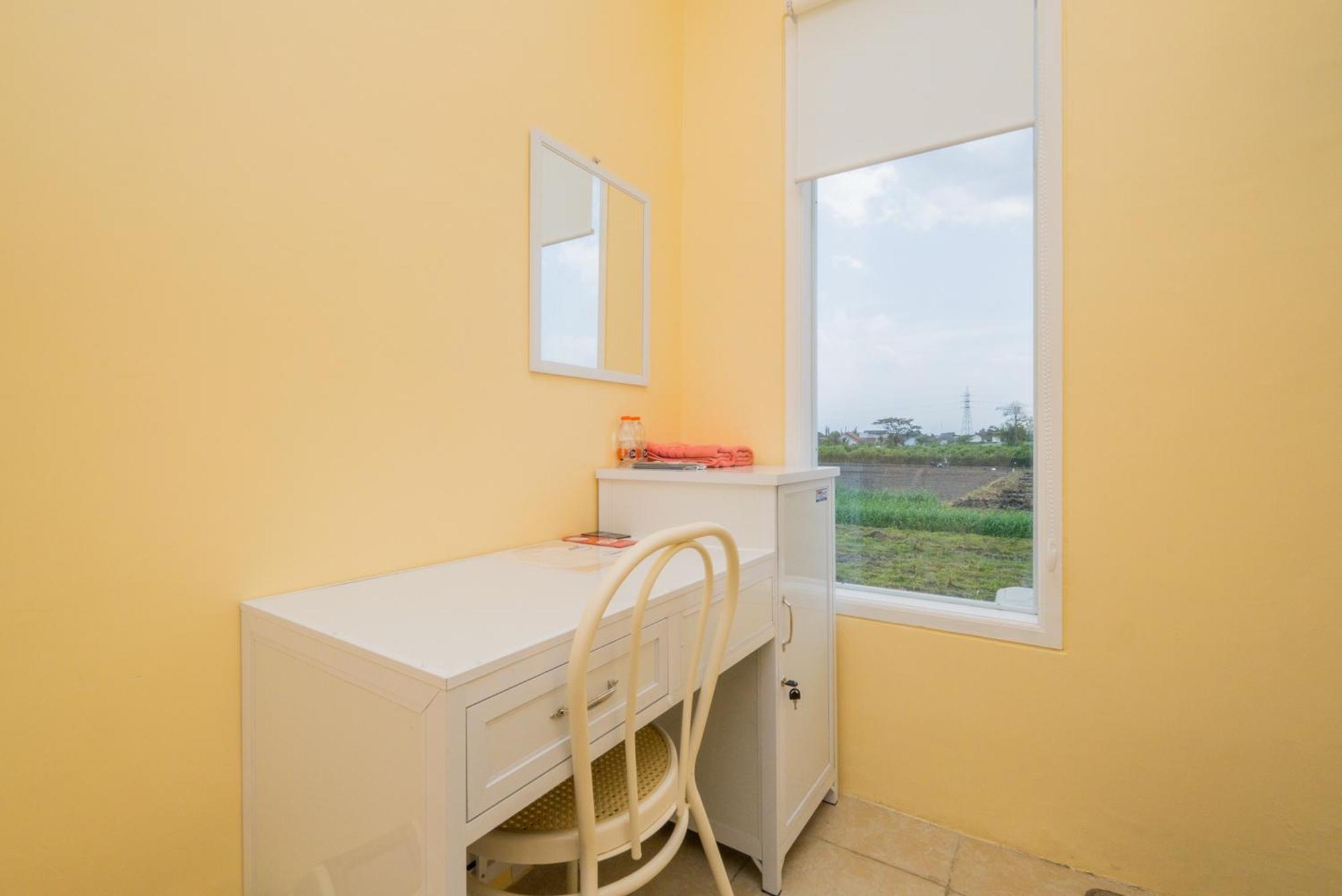 Reddoorz Syariah Near Rsud Dr Iskak Tulungagung Hotel Kedungwaru Ngoại thất bức ảnh