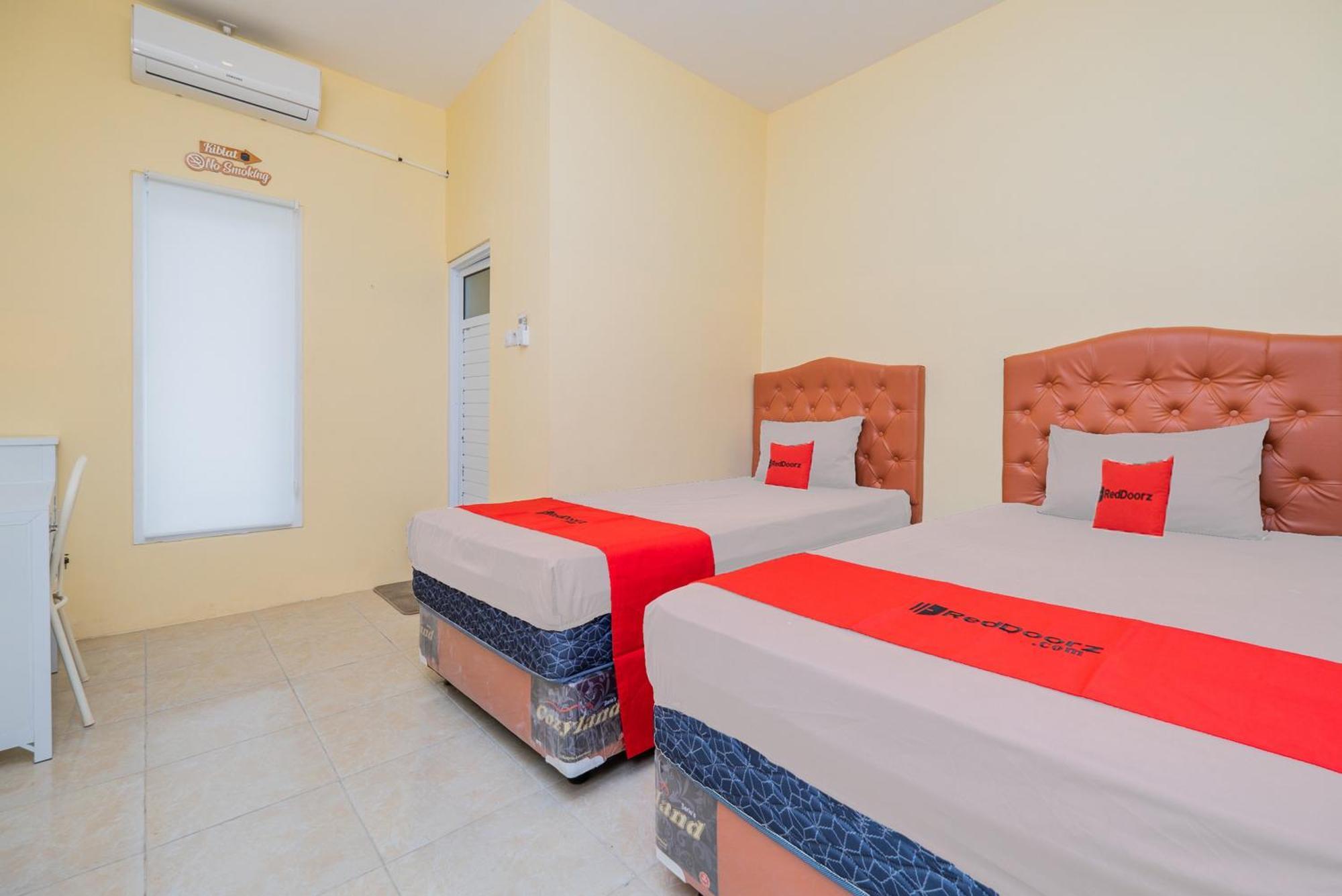 Reddoorz Syariah Near Rsud Dr Iskak Tulungagung Hotel Kedungwaru Ngoại thất bức ảnh