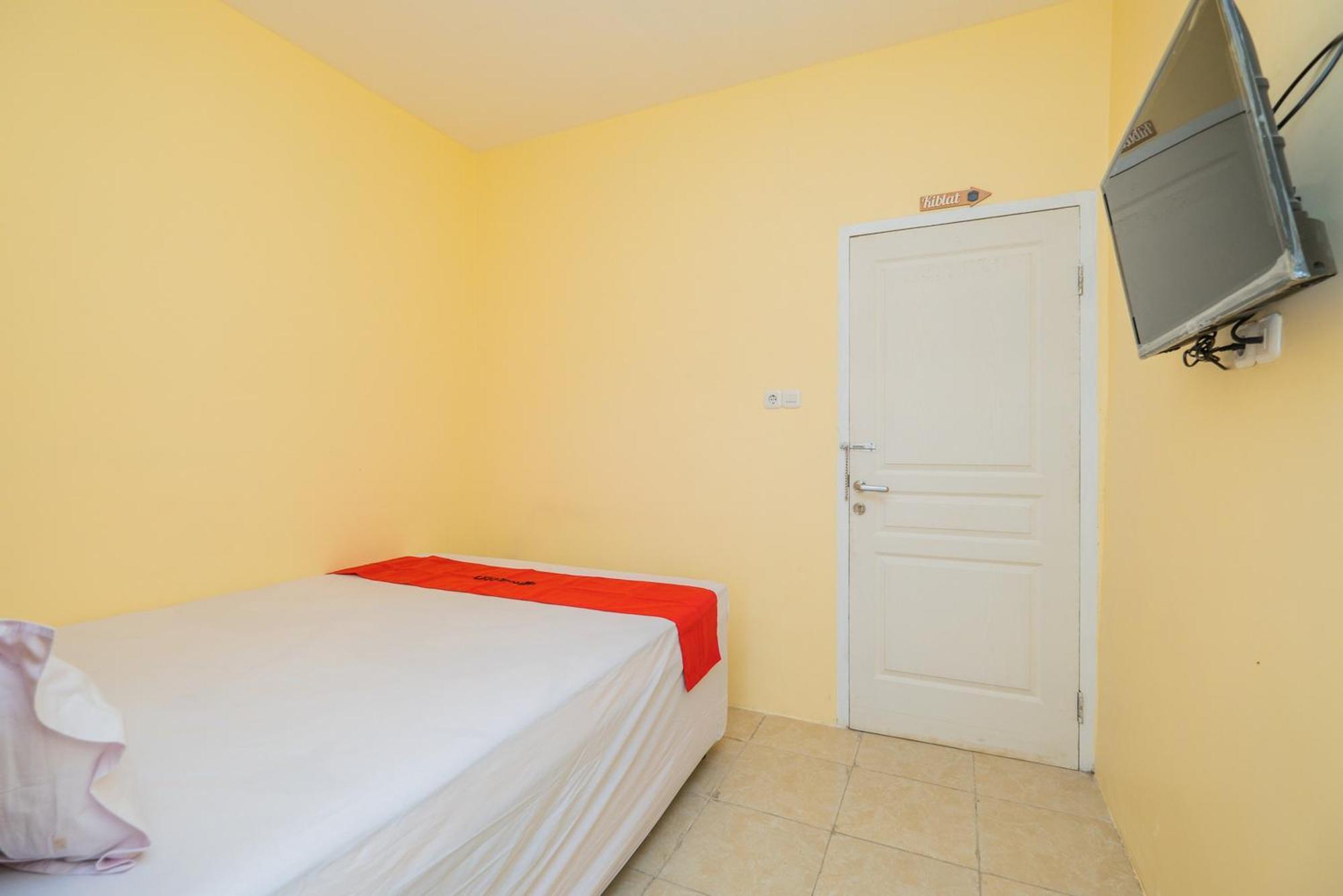 Reddoorz Syariah Near Rsud Dr Iskak Tulungagung Hotel Kedungwaru Ngoại thất bức ảnh