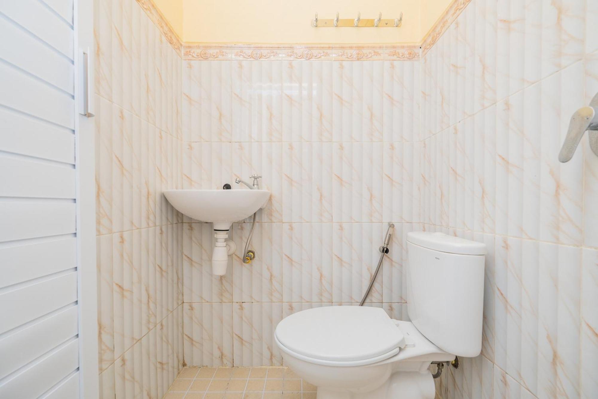 Reddoorz Syariah Near Rsud Dr Iskak Tulungagung Hotel Kedungwaru Ngoại thất bức ảnh
