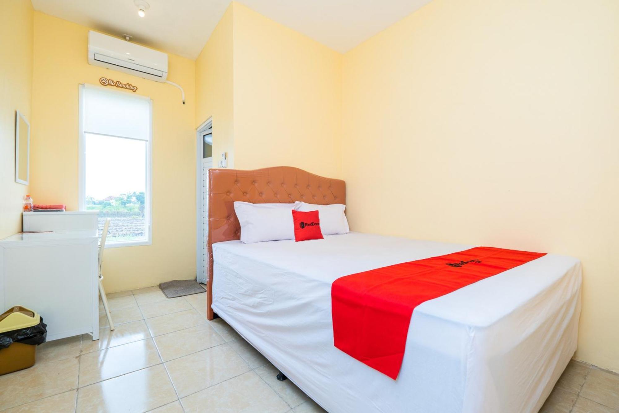 Reddoorz Syariah Near Rsud Dr Iskak Tulungagung Hotel Kedungwaru Ngoại thất bức ảnh