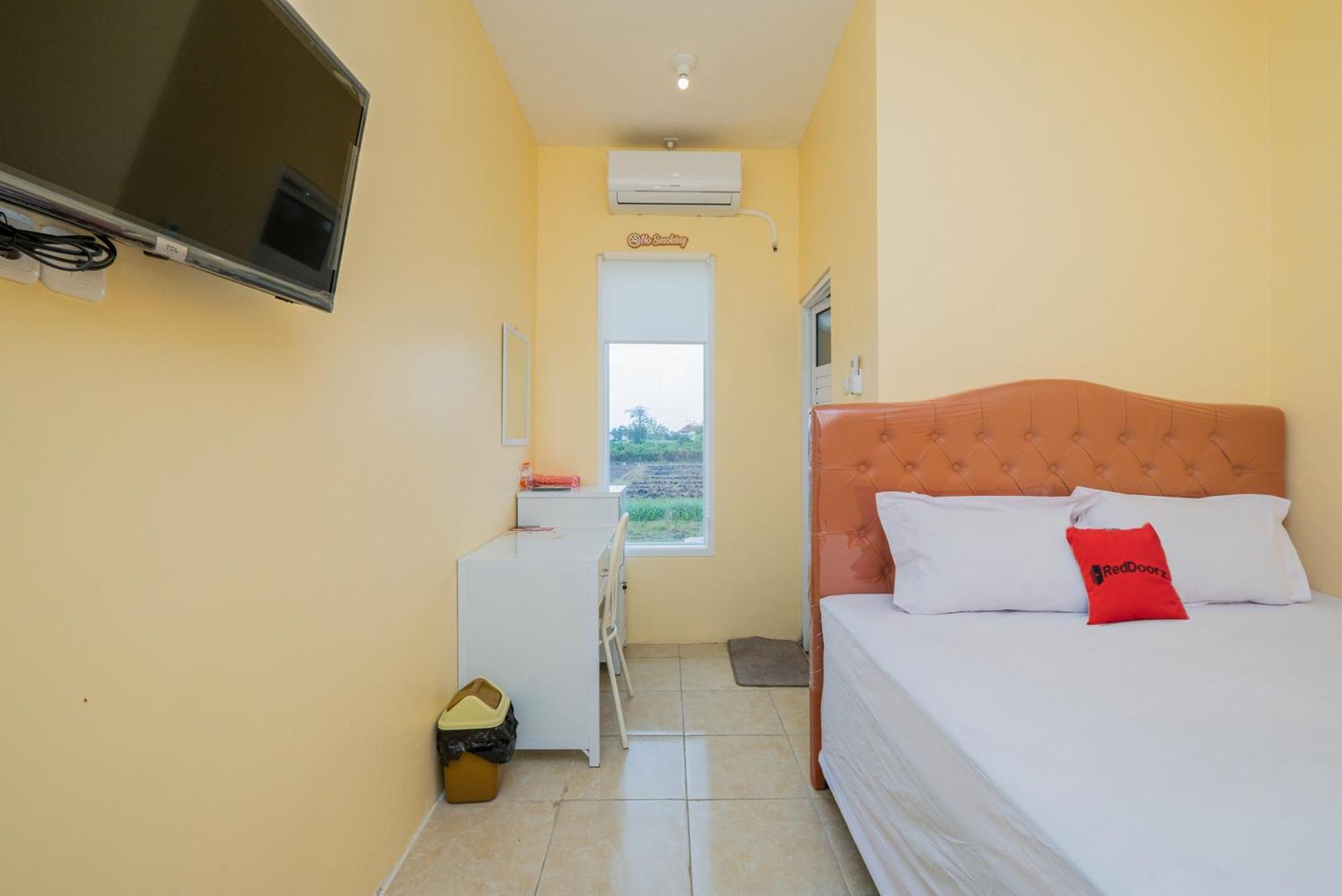 Reddoorz Syariah Near Rsud Dr Iskak Tulungagung Hotel Kedungwaru Ngoại thất bức ảnh